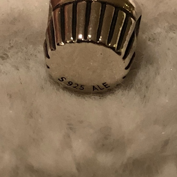 Authentic Pandora cupcake charm - Picture 6 of 6